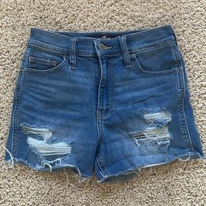 Hollister High-Rise 3” Jean Short Size 1